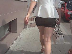 High class girl meets up with her mom Picture 3