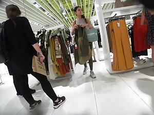 Stunning fit chick is alone in shopping mall Picture 1