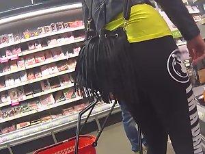Spying on posh girl inside the supermarket Picture 4