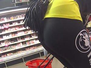 Spying on posh girl inside the supermarket Picture 5