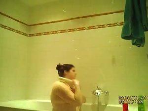 Fat woman spied in the shower Picture 5