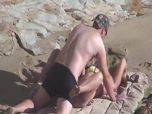 Hard fuck caught on the beach Picture 3