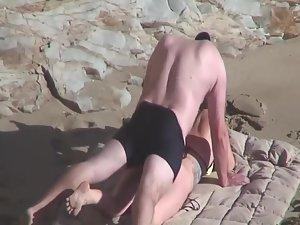 Hard fuck caught on the beach Picture 6