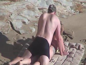 Hard fuck caught on the beach Picture 7