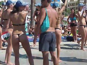 Bar girls dancing on the beach Picture 3