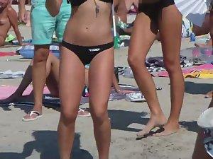 Bar girls dancing on the beach Picture 6