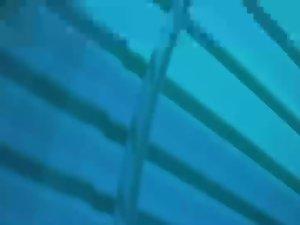 Daring peep during a tanning session Picture 5