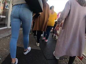 Street voyeur follows a hot casual girl Picture 6