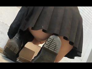 Upskirt of redhead that suddenly got suspicious - Voyeur Videos