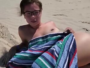 Tourists made her get shy during sex on the beach Picture 7