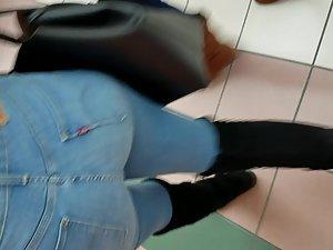 Hot black girl's body line in jeans Picture 6