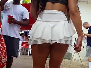 Sexy latina in shorts that looks like skirt Picture 1