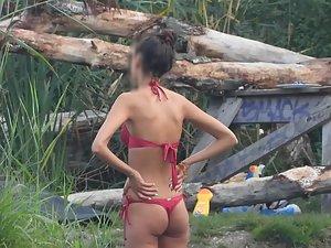 Accidental nakedness of a beauty by the river Picture 5