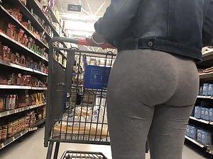 Big booty of a fine black girl in supermarket Picture 2