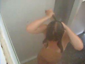 Sexy girl spied in a public shower Picture 6