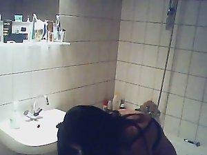 Sweet naked daughter in the bathroom Picture 1