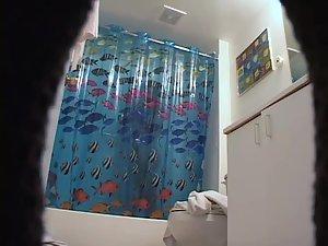 She brushes teeth while ass gets spied Picture 3