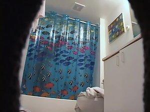 She brushes teeth while ass gets spied Picture 4