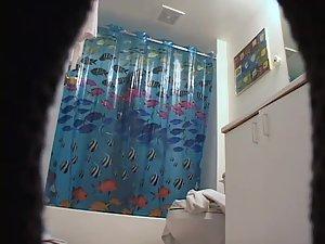 She brushes teeth while ass gets spied Picture 5