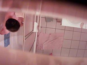 Secretly watching her shave pussy Picture 3