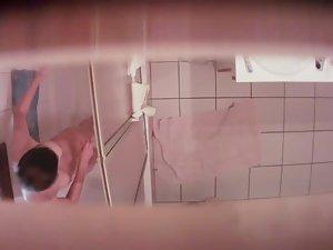 Secretly watching her shave pussy Picture 7