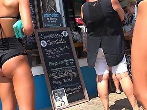 Insanely perfect ass in a fast food line by the beach Picture 2