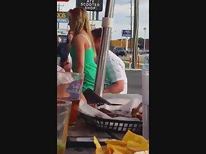 Naive couple trying sex in coffee bar Picture 1