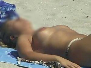 Topless woman filmed by a voyeur Picture 6