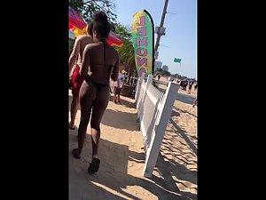Fantastic black ass in a tiny bikini Picture 2