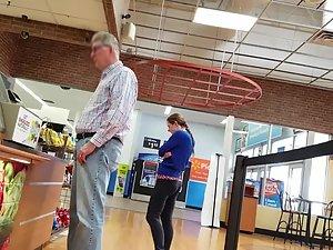 Examining her tight buttocks while she waits Picture 4