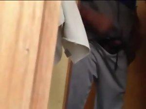 Delivery guy gets a blowjob from a slut Picture 5