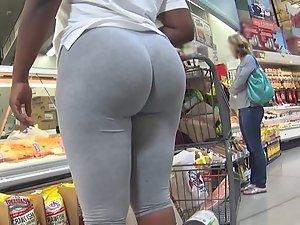 Wobbly big black ass in grey tights