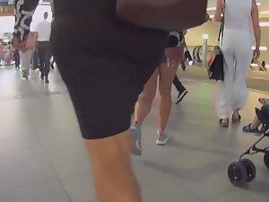 Amazing muscular legs and hot ass Picture 7