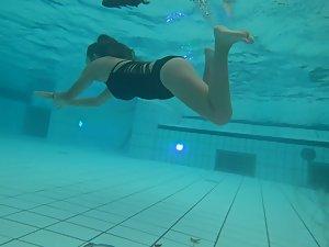Big young boobs shaking while she swims Picture 6