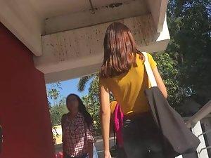 Elegant girl in skinny jeans Picture 6