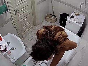 Spying on friend's girlfriend shaving in shower Picture 5