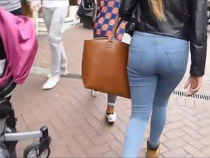 Girls shopping spree gets followed Picture 3