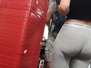 Soft bubble butt spotted in supermarket Picture 3
