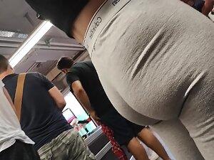 Soft bubble butt spotted in supermarket Picture 7