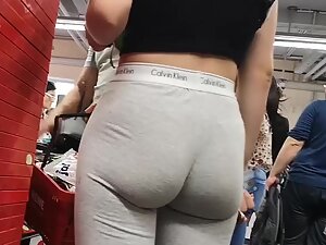 Soft bubble butt spotted in supermarket