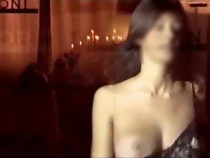Supermodel accidentally shows her nipple Picture 8