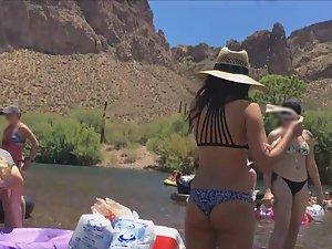 Checking her small butt and tattoo by the river Picture 7
