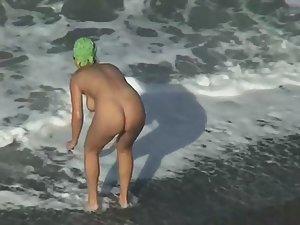 Nudists fuck on the beach Picture 7
