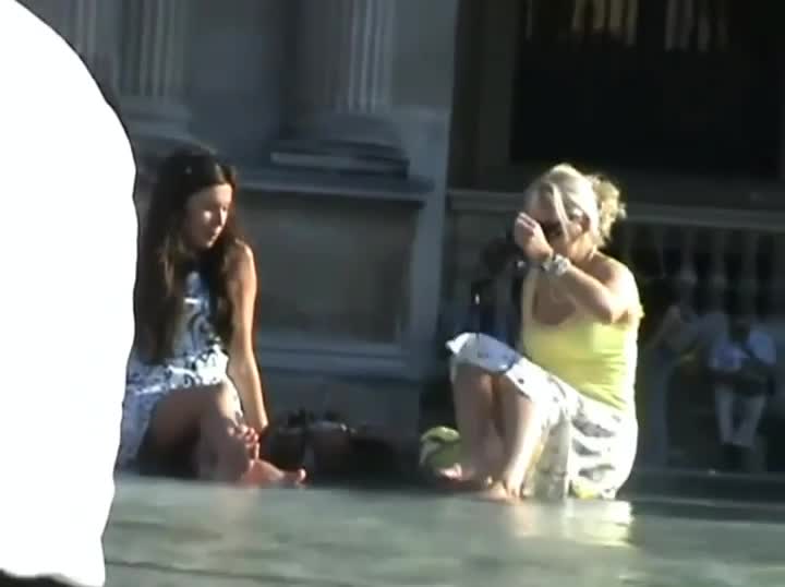 Upskirt of a girl by the fountain - Voyeur Videos