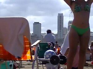 Voyeur zooms in on wet cameltoe Picture 4