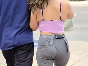 Fast walk makes her ass wiggle from left to right
