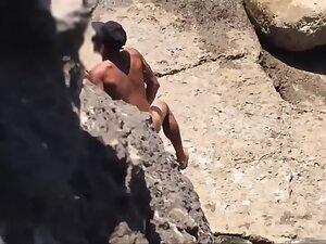 Beach sex turns regular person into a voyeur Picture 4
