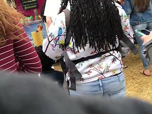 Curly haired girl with amazing ass in jeans Picture 2