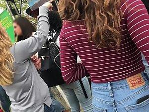 Curly haired girl with amazing ass in jeans Picture 5