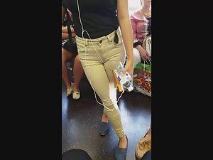 Risky video of hot cameltoe in white pants Picture 4